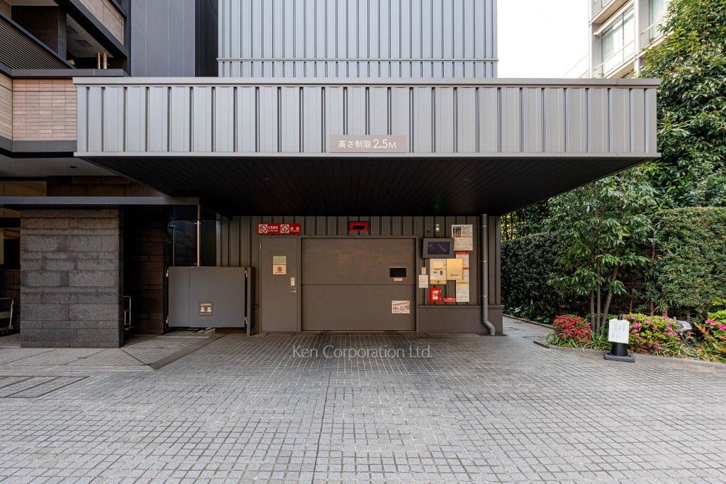 ブランズ六番町の写真 駐車場