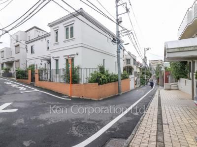 ハイネス四谷の写真 前面道路