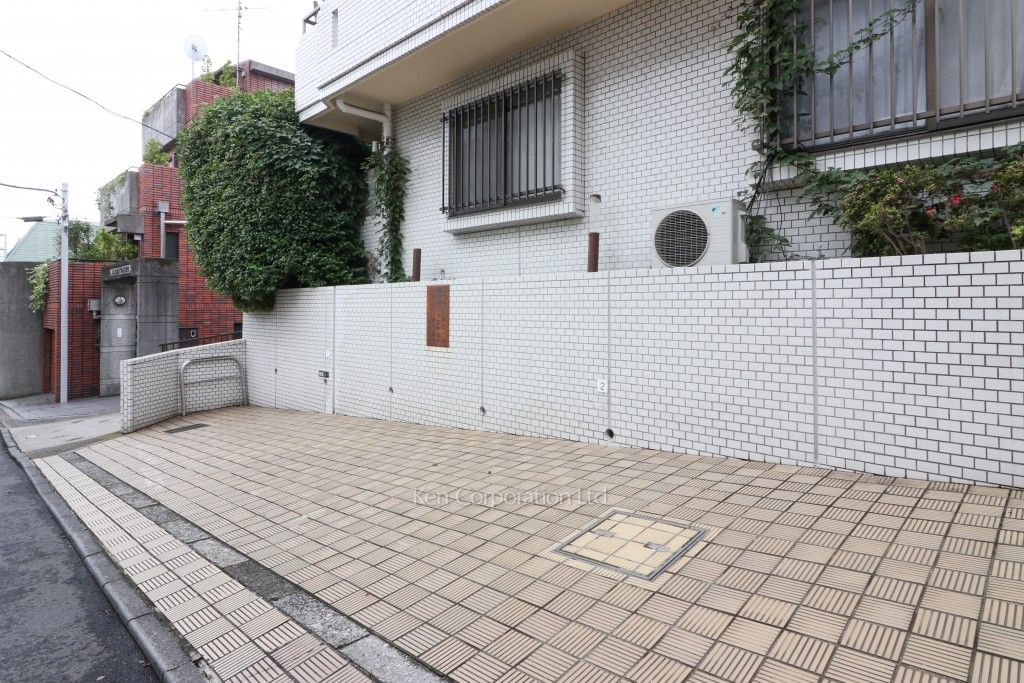 ハイネス四谷の写真 駐車場