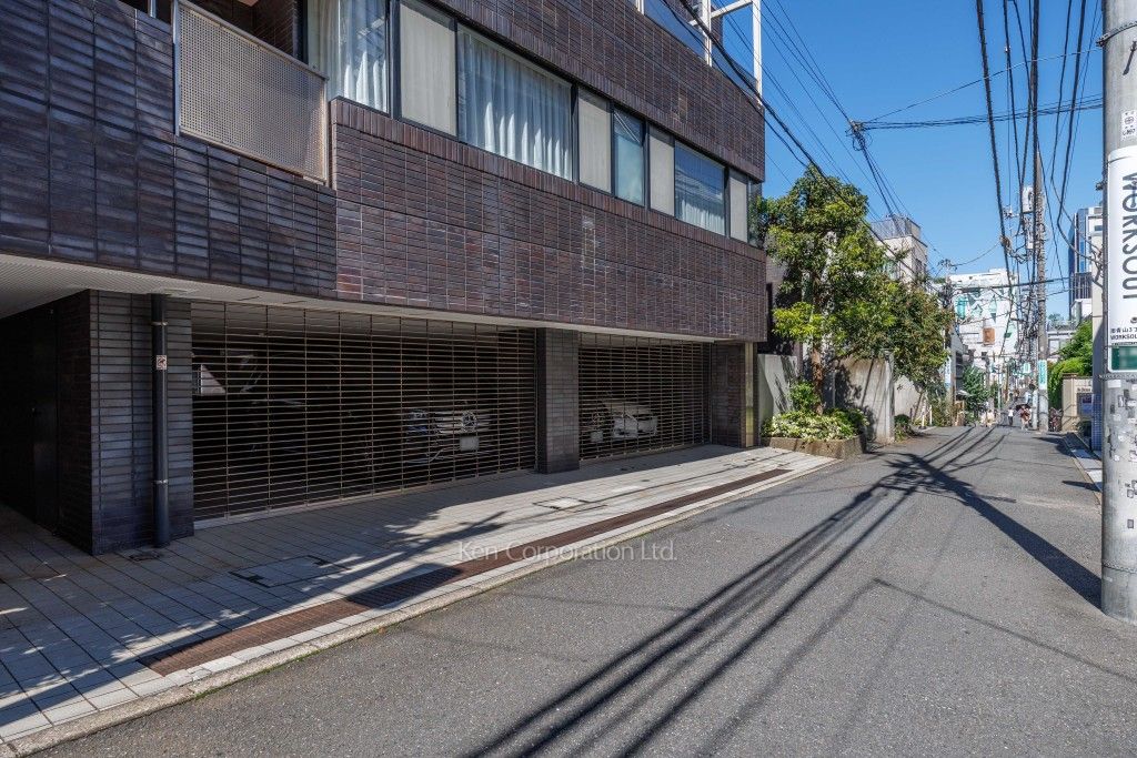神宮前ハウスの写真  前面道路
