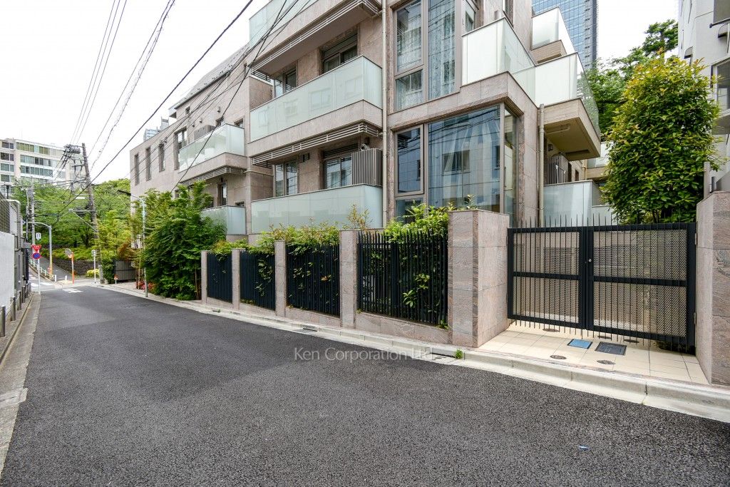 ロイヤルシーズン六本木檜町公園の写真 前面道路