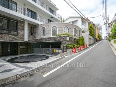 ロイヤルヒル元麻布の写真 前面道路