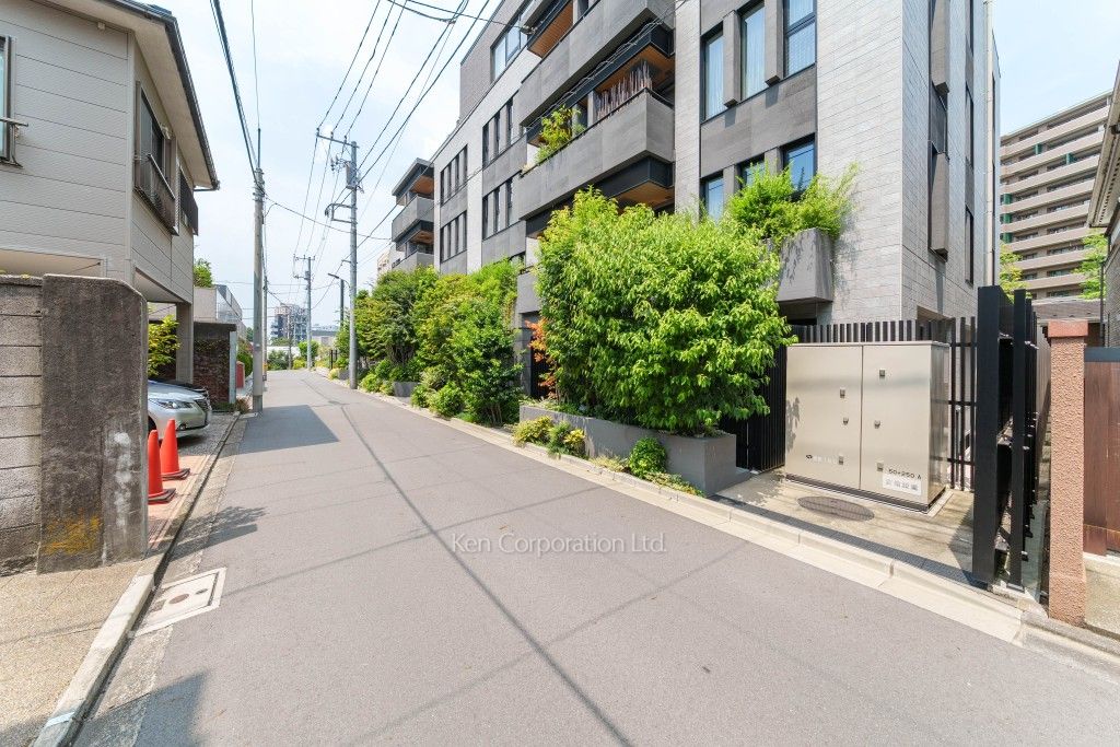 THE SANMAISON 白金台五丁目の写真 前面道路