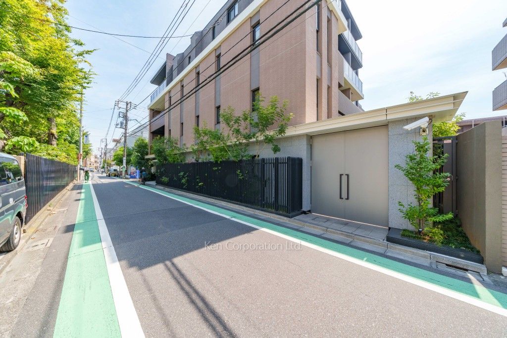 オープンレジデンシア代々木上原の写真 前面道路