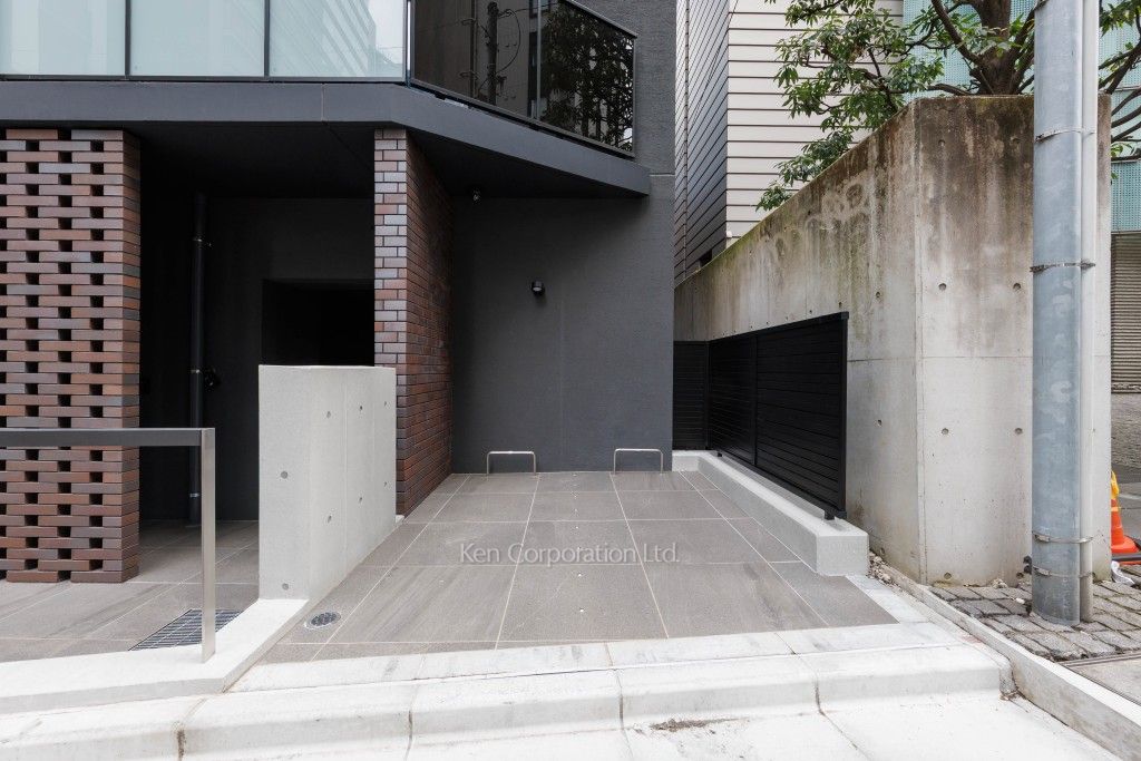 ルネサンス赤坂プレミアムコートの写真  バイク置き場