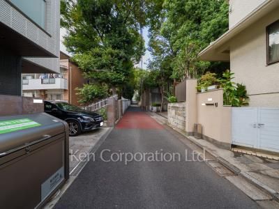 Lucir Shirokanedaiの写真 前面道路