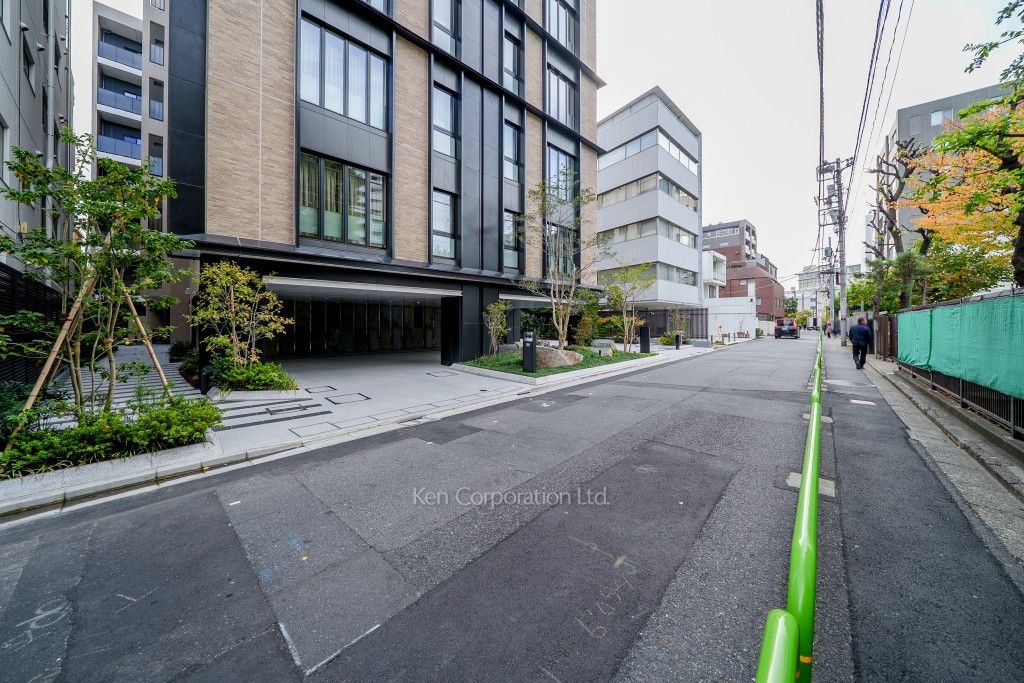 ザ・パークハウス千代田六番町の写真  前面道路