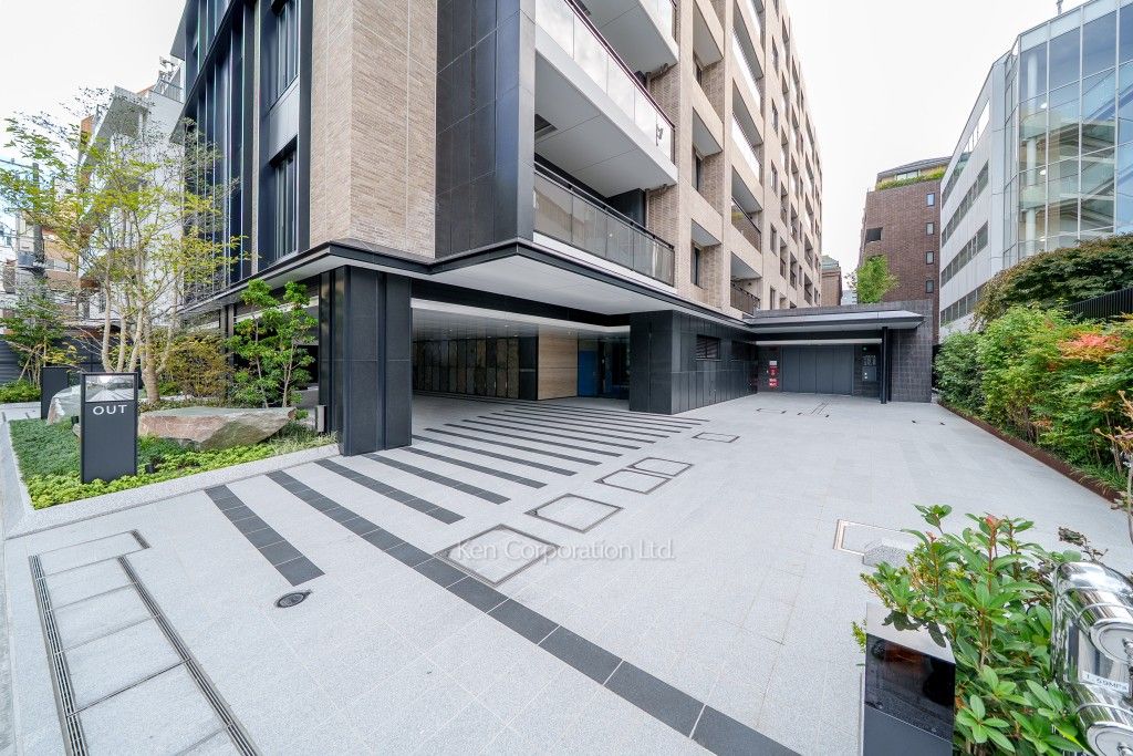 ザ・パークハウス千代田六番町の写真  車寄せ