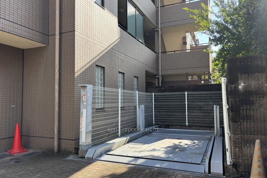 プリンスハイツ市ヶ谷の写真 駐車場