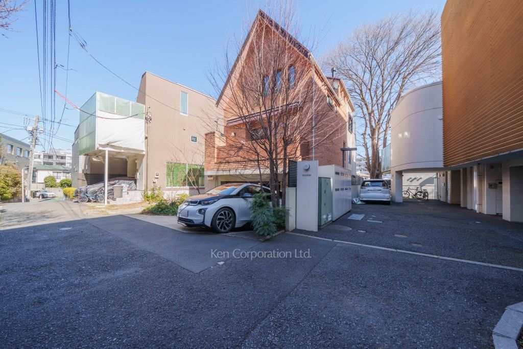 QUADPLEXの写真 前面道路