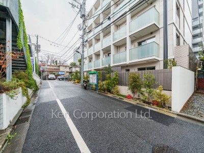 イプセ白金台の写真 前面道路