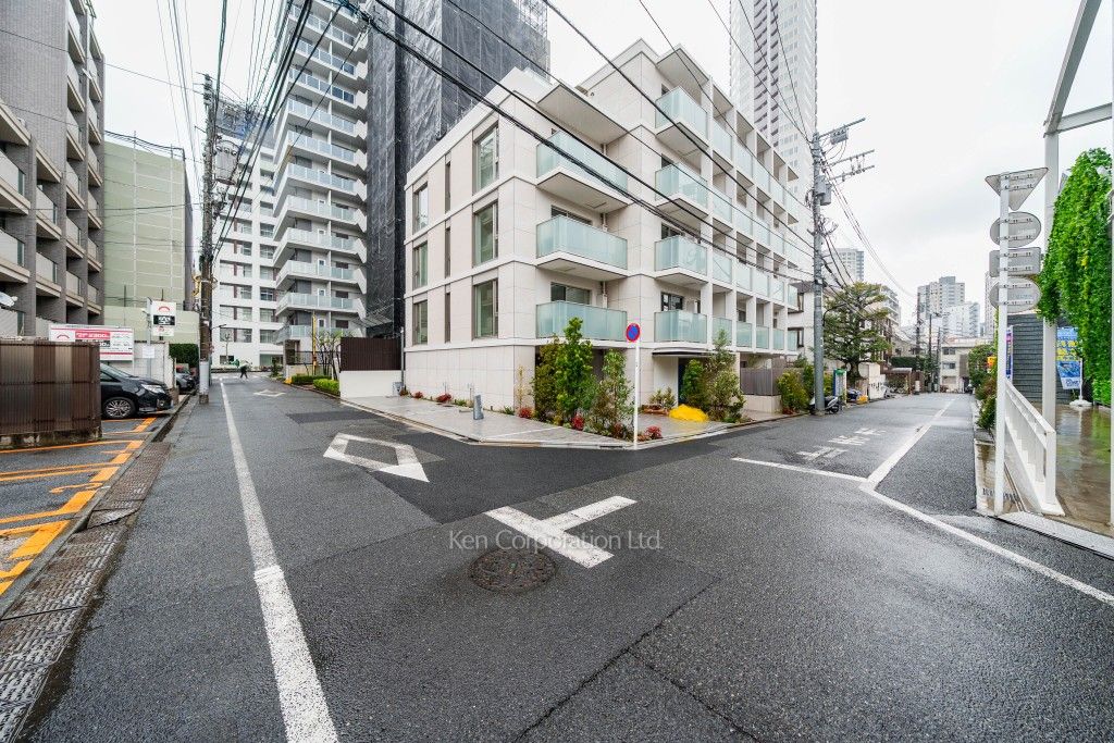 イプセ白金台の写真 前面道路