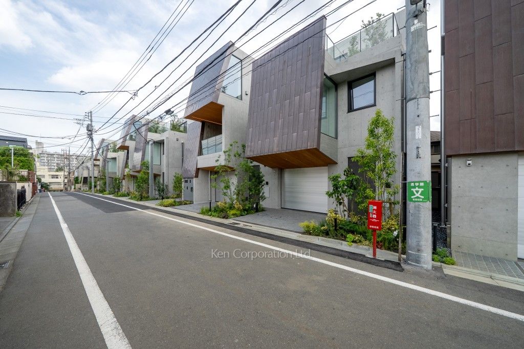 THE GRANDUO HANEGIの写真  前面道路