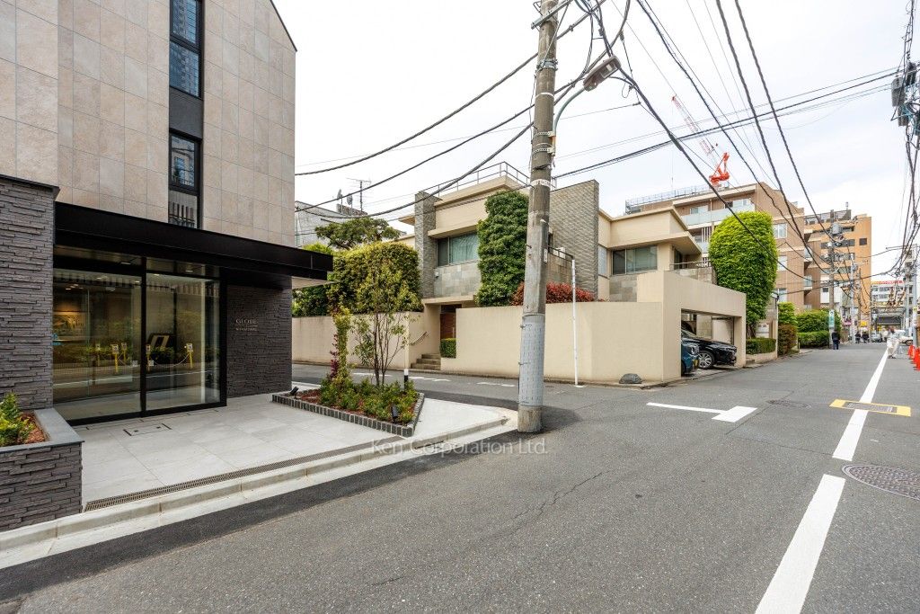 GLOBE NISHIAZABUの写真 前面道路