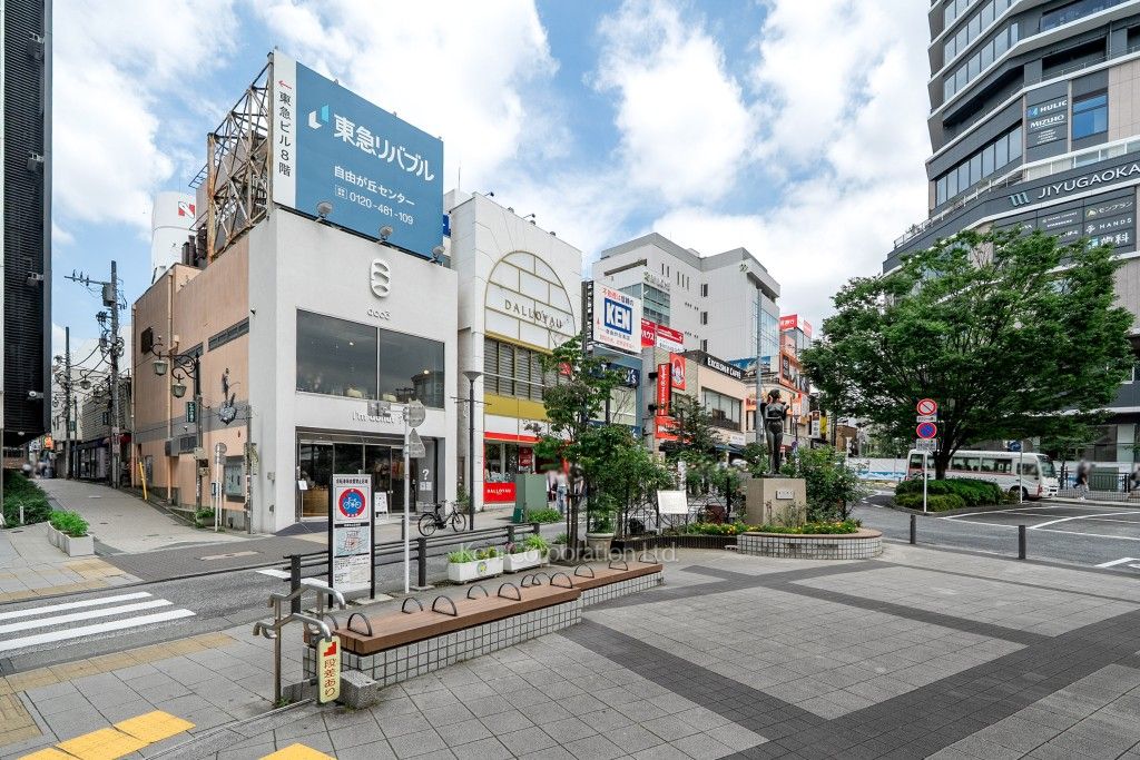 JIYUGAOKA MUSE SQUARE THE RESIDENCEの写真  自由が丘駅前広場