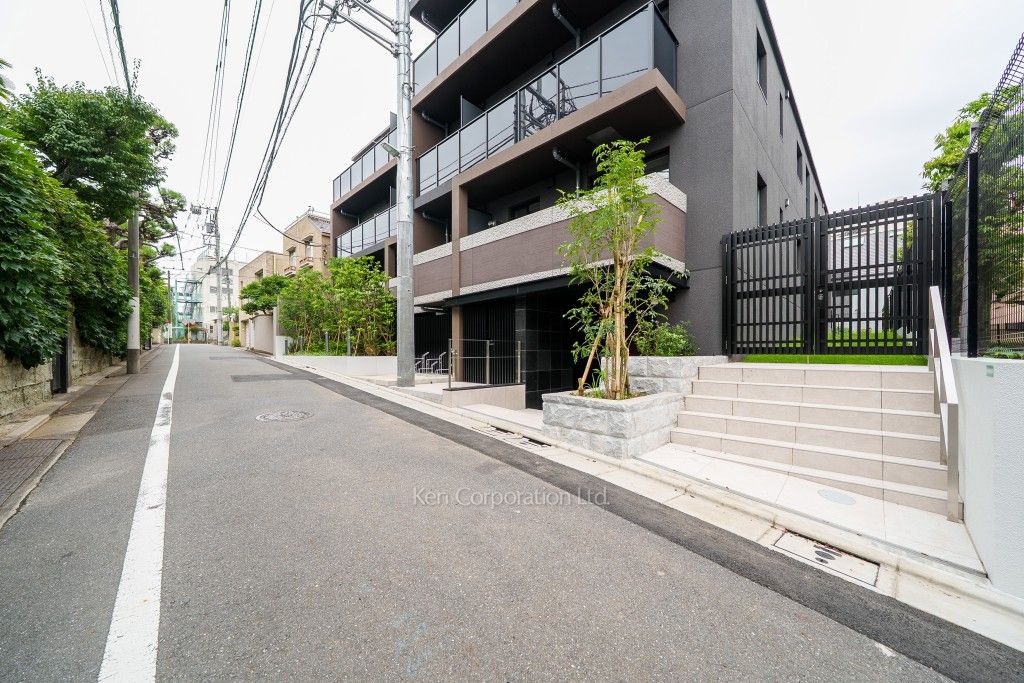 La Perla Meguro-HigashiyamaⅡの写真 前面道路