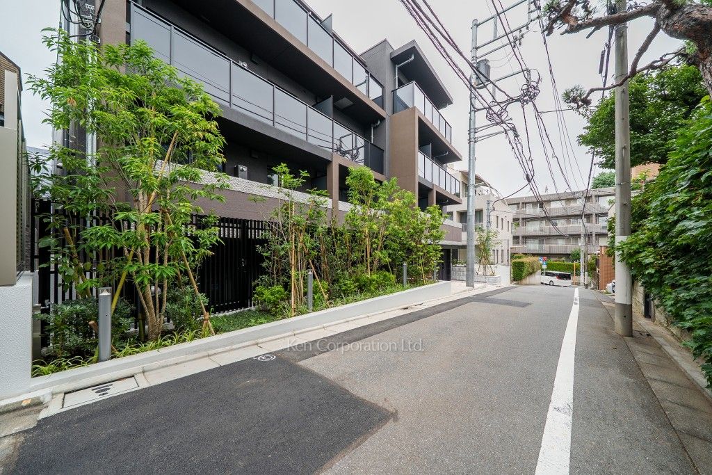 La Perla Meguro-HigashiyamaⅡの写真 前面道路
