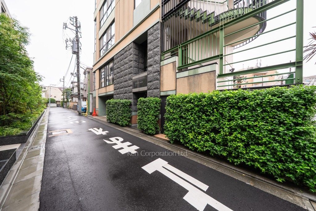 COWAの写真  前面道路
