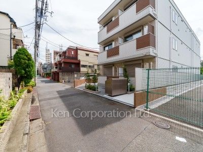 ウェルスクエア幡ヶ谷の写真 前面道路