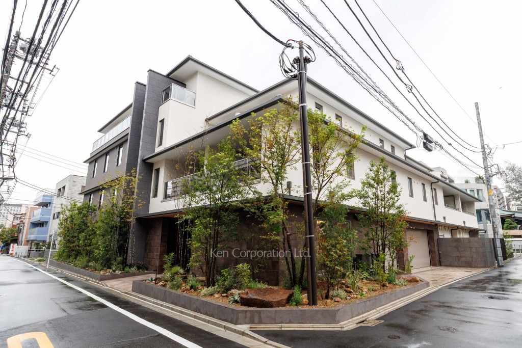 MOCXION PREMIUM四谷大京町の写真  外観ひき