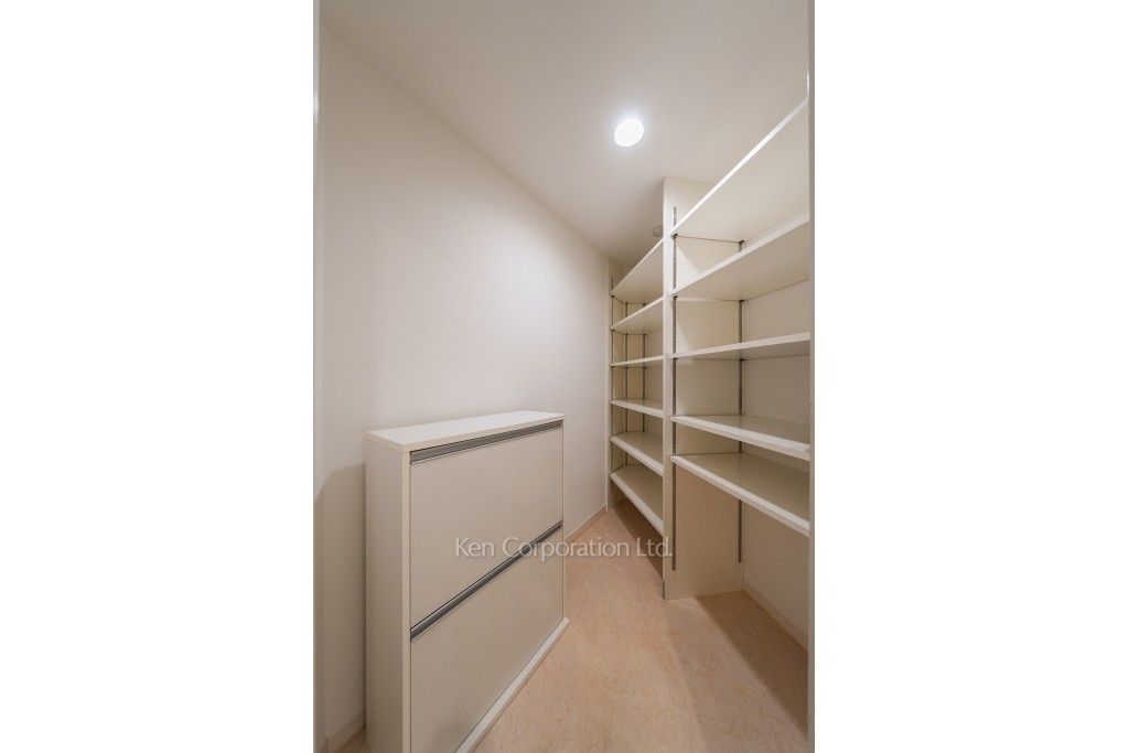フラット緑ヶ岡の写真 クローゼット