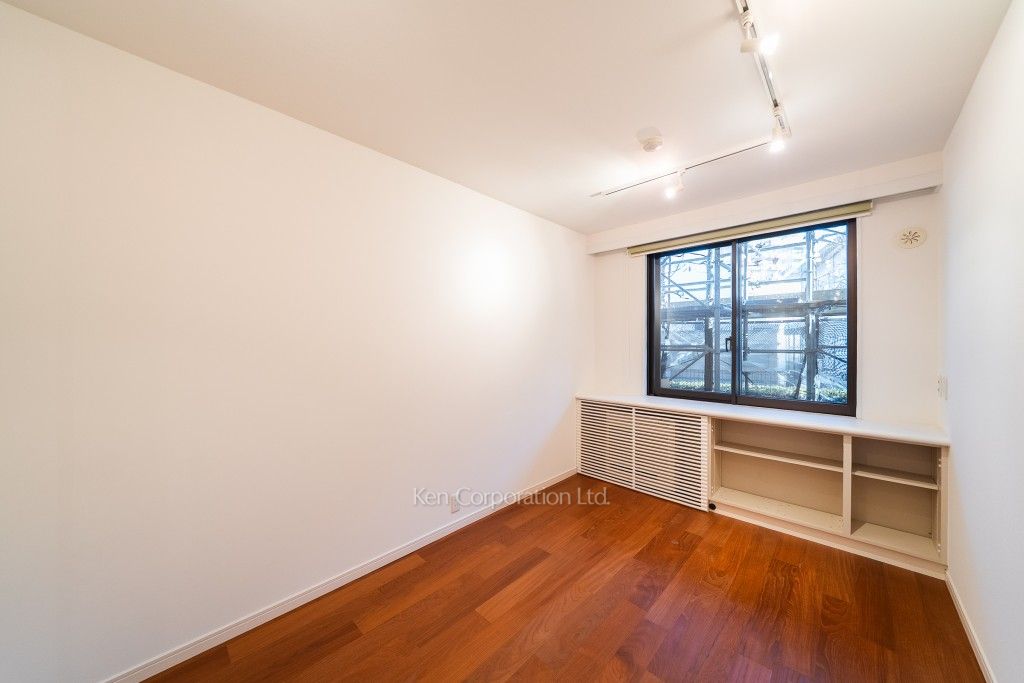 フラット緑ヶ岡の写真 ベッドルーム