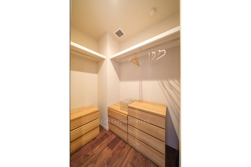 クレストコート砂土原の写真 ウォークインクローゼット　※家具付住戸