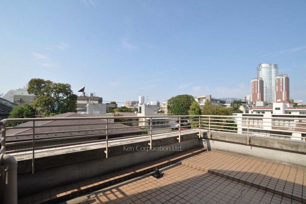 元麻布三田ハウスの写真 バルコニー