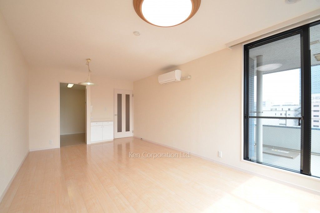 芝ハイツの写真 居室（LDなど） ※8階の同じ間取タイプを撮影。仕様が異なることがあります。