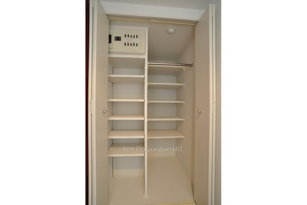 隅田リバーサイドタワーの写真 シューズクローゼット ※11階の同じ間取タイプを撮影。仕様が異なることがあります。