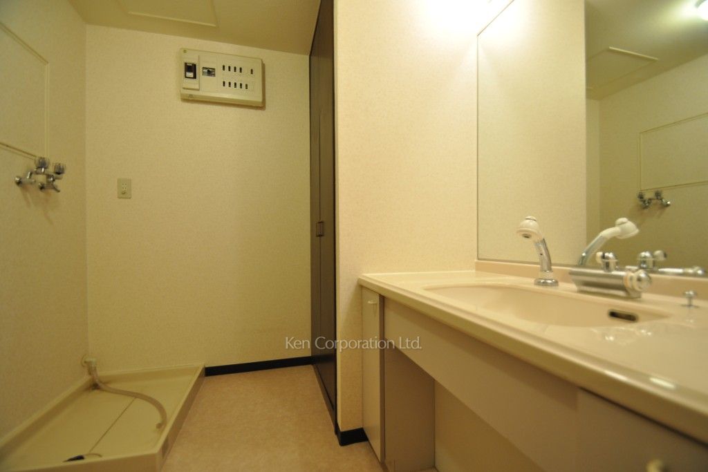 プラティーヌ田町の写真 パウダールーム ※16階の同じ間取タイプを撮影。仕様が異なることがあります。