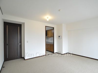 プラティーヌ田町の写真 居室（LDなど） ※8階の同じ間取タイプを撮影。仕様が異なることがあります。