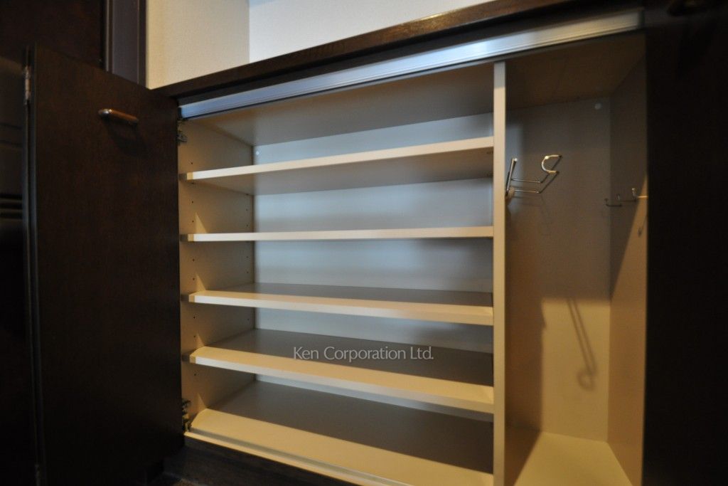 プラティーヌ田町の写真 シューズクローゼット ※17階の同じ間取タイプを撮影。仕様が異なることがあります。