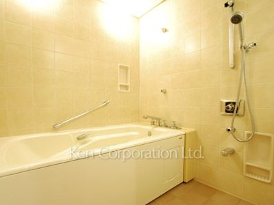 バスルーム ※10階の同じ間取タイプを撮影。仕様が異なることがあります。