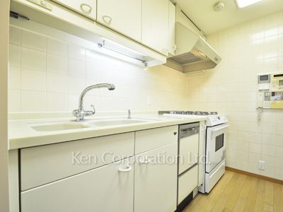 城山トラストコートの写真 キッチン ※8階の同じ間取タイプを撮影。仕様が異なることがあります。