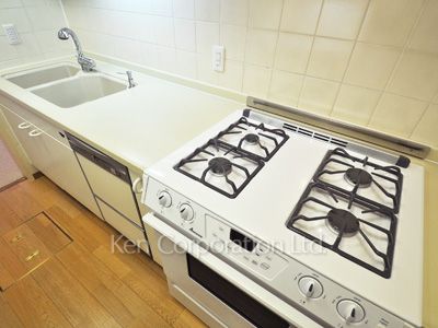 城山トラストコートの写真 キッチン ※8階の同じ間取タイプを撮影。仕様が異なることがあります。