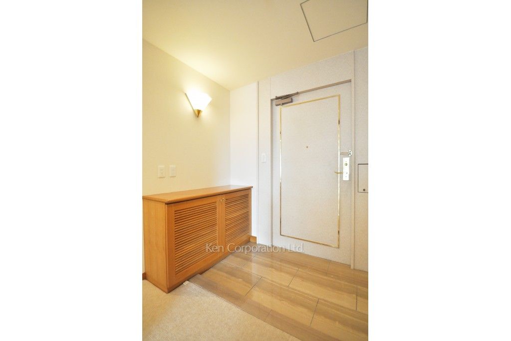 城山トラストコートの写真 玄関 ※8階の同じ間取タイプを撮影。仕様が異なることがあります。