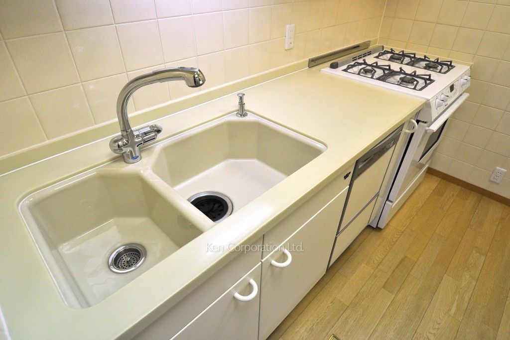 城山トラストコートの写真 キッチン ※8階の同じ間取タイプを撮影。仕様が異なることがあります。