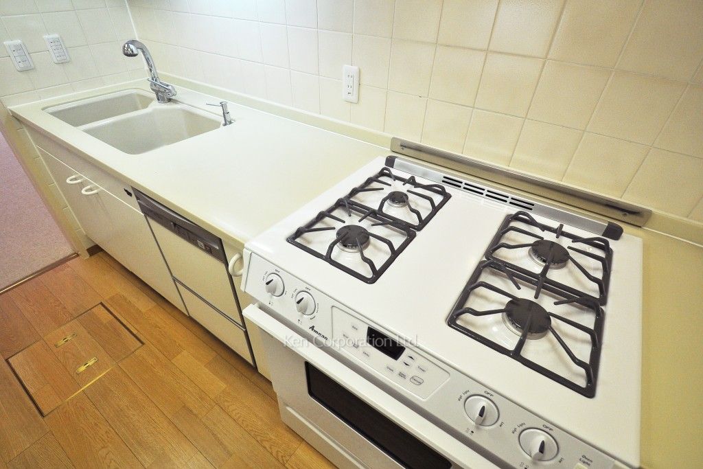 城山トラストコートの写真 キッチン ※8階の同じ間取タイプを撮影。仕様が異なることがあります。