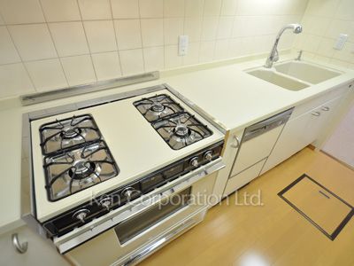 城山トラストコートの写真 キッチン ※6階の同じ間取タイプを撮影。仕様が異なることがあります。