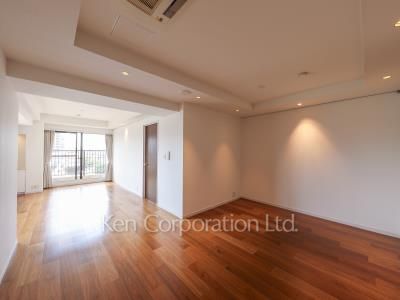 居室（LDなど） ※7階の同じ間取タイプを撮影。仕様が異なることがあります。