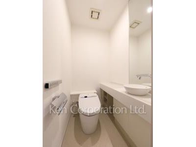 トイレ ※7階の同じ間取タイプを撮影。仕様が異なることがあります。