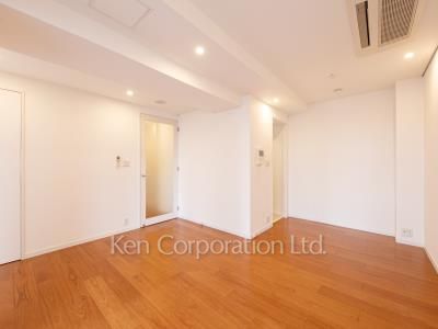 六本木ファーストプラザの写真 居室（LDなど） ※18階の同じ間取タイプを撮影。仕様が異なることがあります。