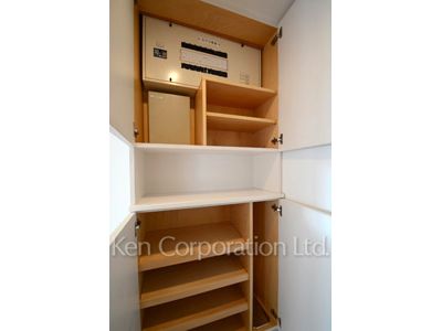 品川プリンス・レジデンスの写真 シューズクローゼット ※7階の同じ間取タイプを撮影。仕様が異なることがあります。