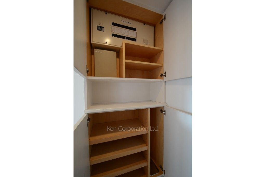 品川プリンス・レジデンスの写真 シューズクローゼット ※7階の同じ間取タイプを撮影。仕様が異なることがあります。