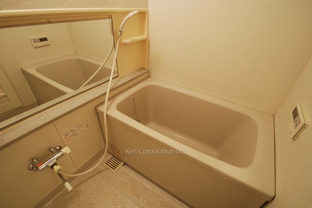 日本橋箱崎シティハイツの写真 バスルーム ※2階の同じ間取タイプを撮影。仕様が異なることがあります。