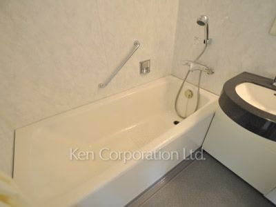 バスルーム ※4階の同じ間取タイプを撮影。仕様が異なることがあります。