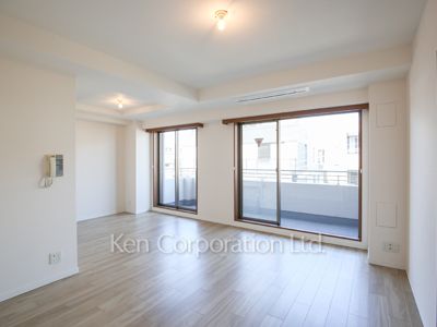 サヴァリン市ヶ谷の写真 リビングダイニング