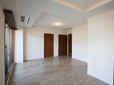 サヴァリン市ヶ谷の写真 リビングダイニング