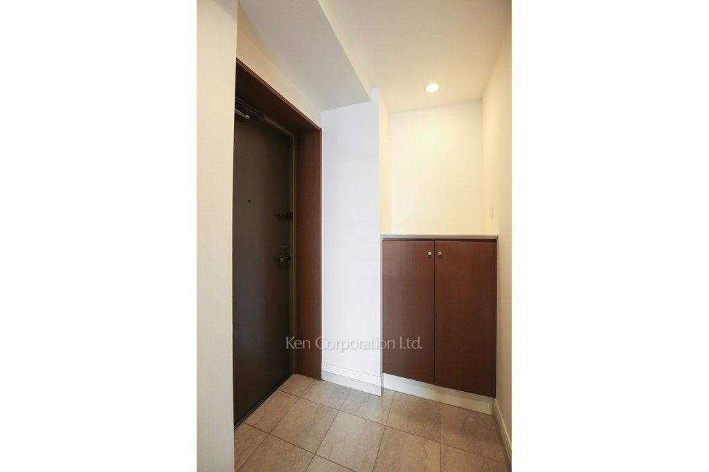 サヴァリン市ヶ谷の写真 玄関